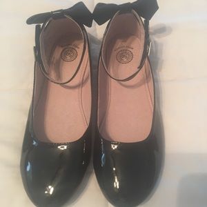Size 5 girls black dress shoes.